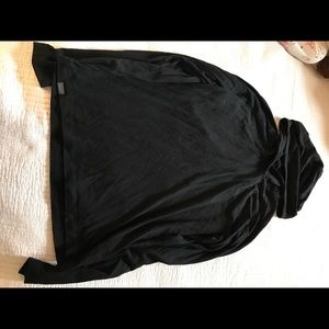 Men’s icebreaker long sleeve hooded shirt.