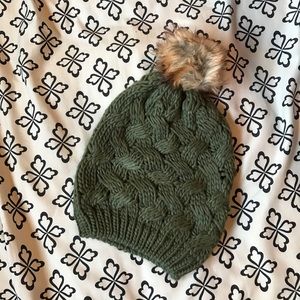 Pom pom beanie hat