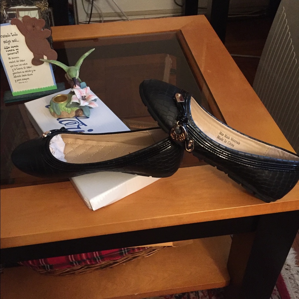 Shoes - Picture 4 of 4