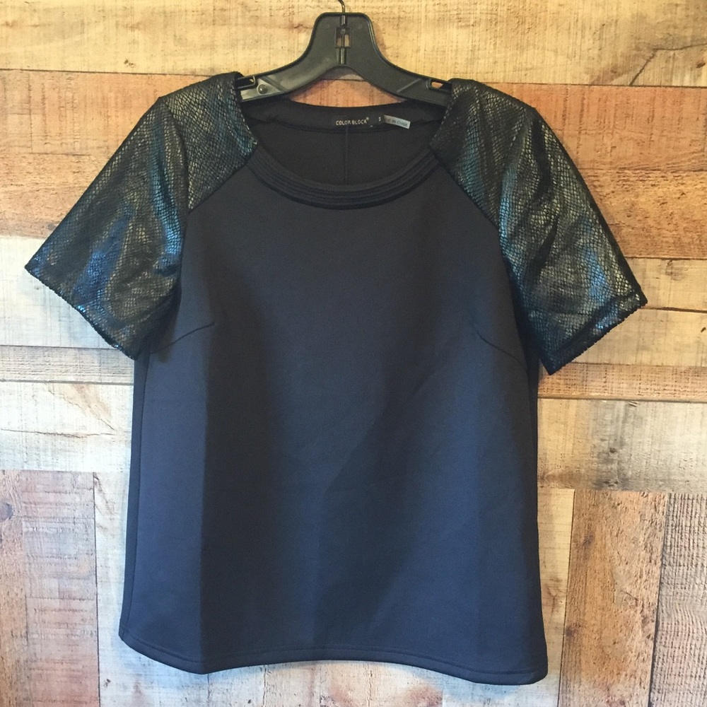 Color Block Sneaky Snake Top NWT