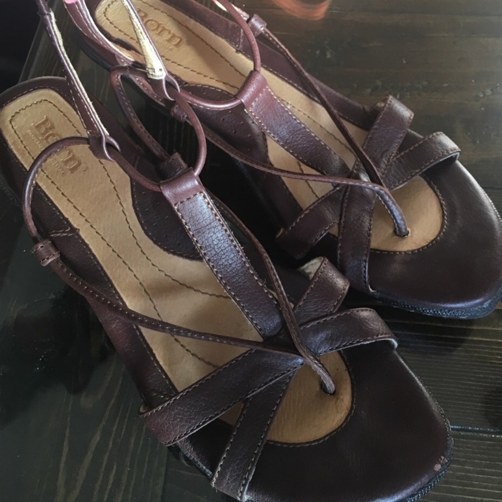 Born sandals
