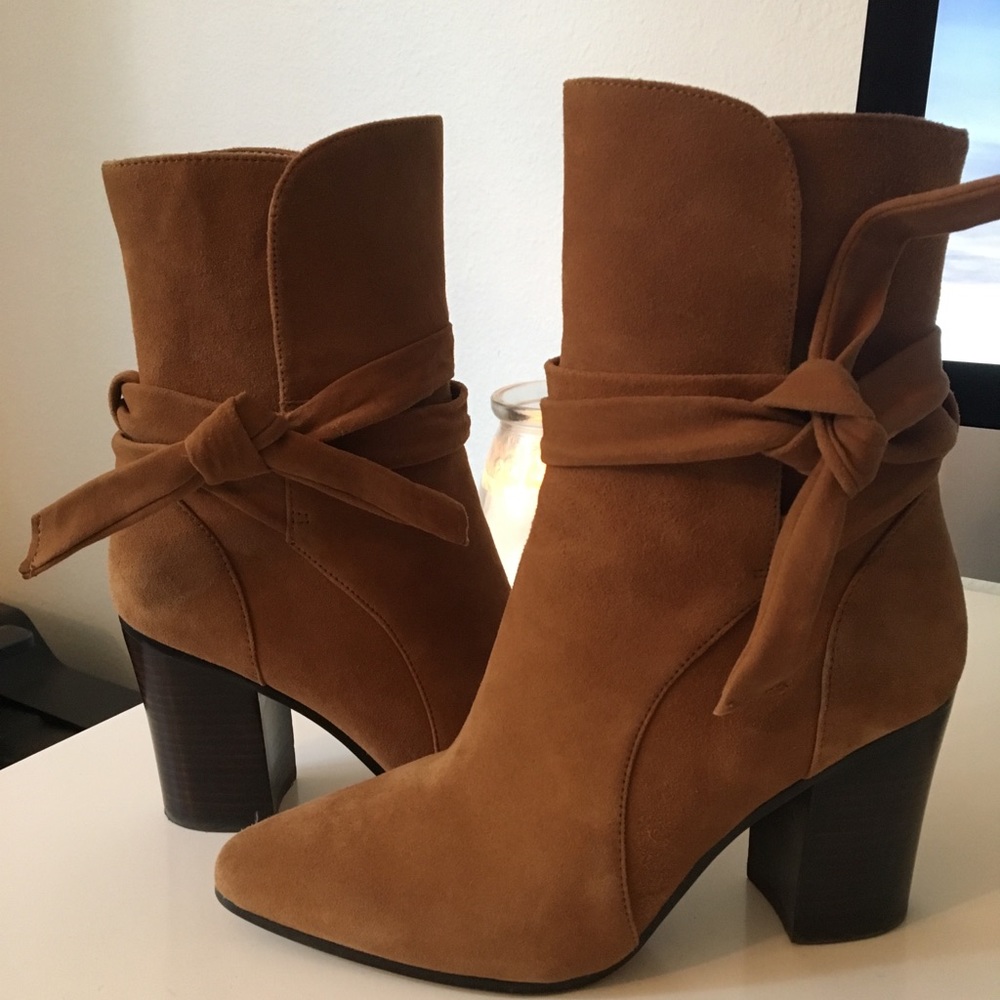 Banana Republic ‘Canton’ tie suede booties