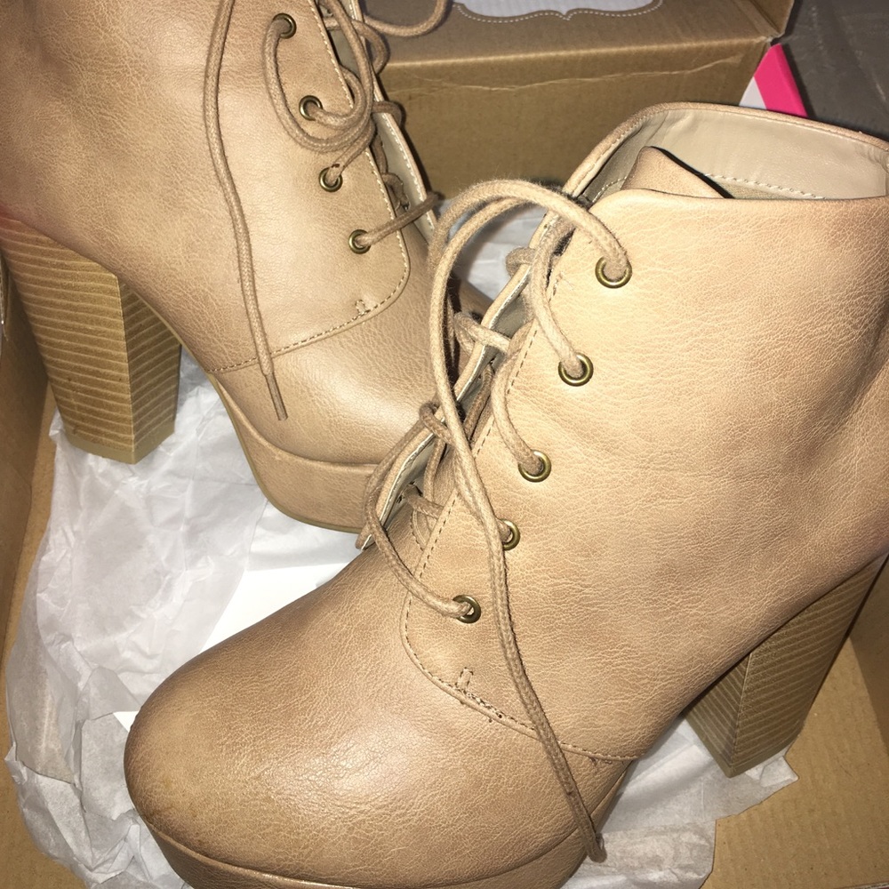 Heeled boots