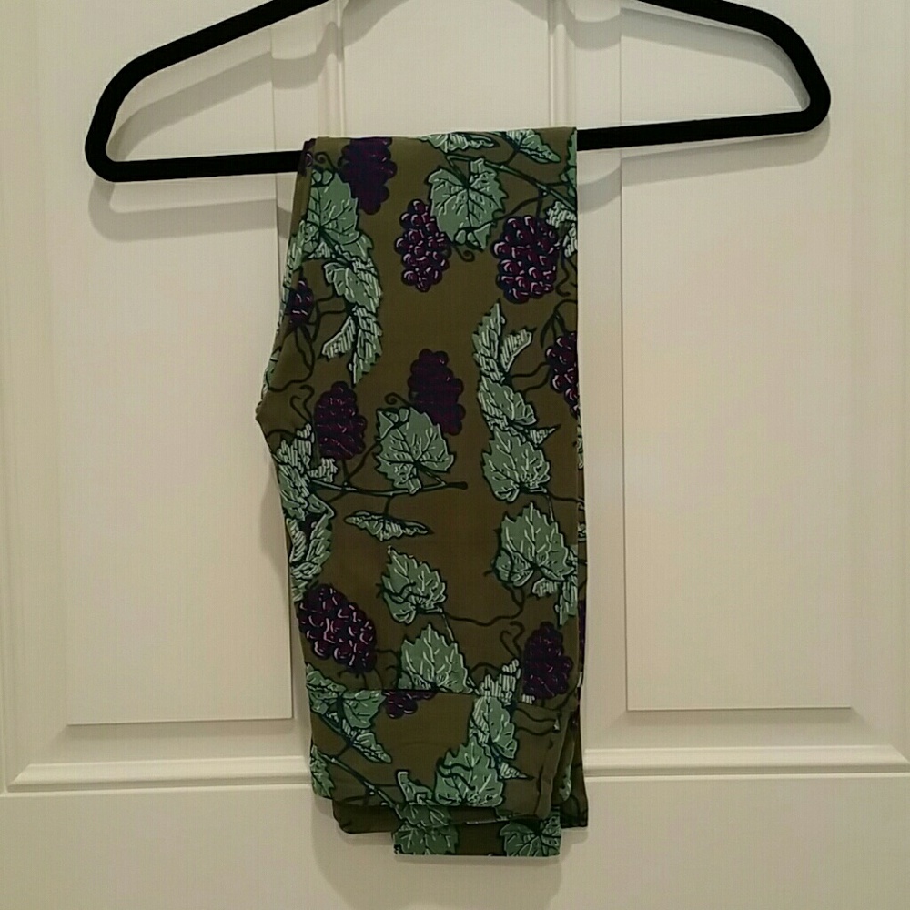 LuLaRoe OS Unicorn Leggings Grapes and Vines BNWOT
