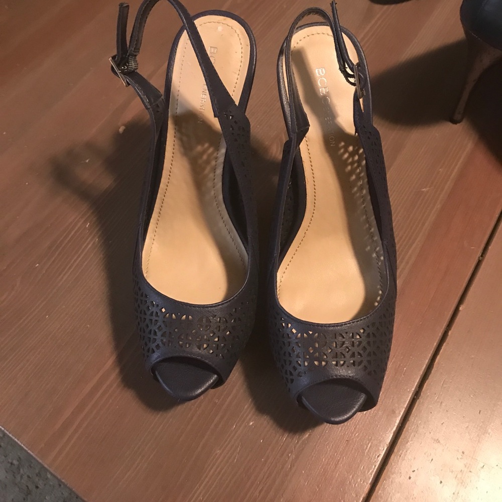 Cute navy BCBG heels