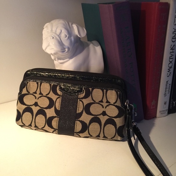 Handbags - Coach wristlet