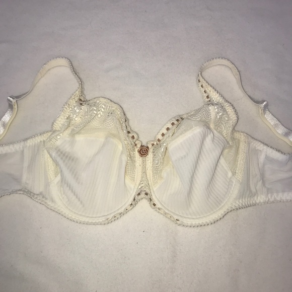 Chantelle Style 3946 Milk/beige bra, Size 30DDDD - Picture 2 of 5