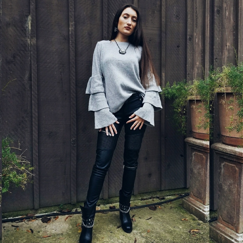 ⚡1 Left⚡Ruffle sleeve sweater - Picture 2 of 4