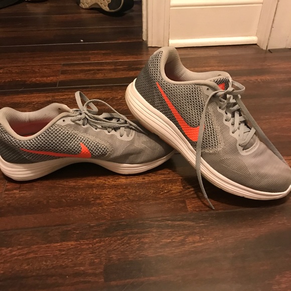 Nike Shoes - Nike Classic