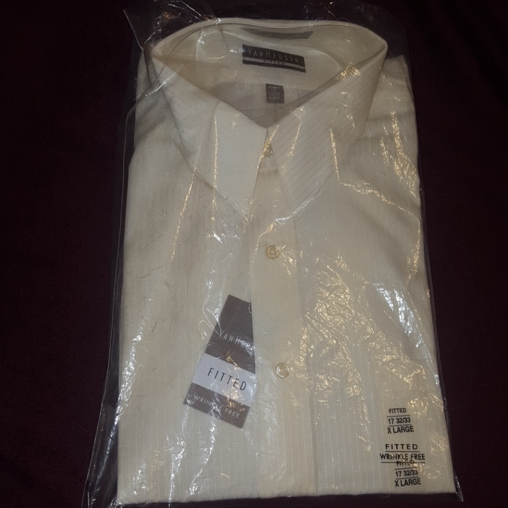 Men's fitted long sleeve button down shirt