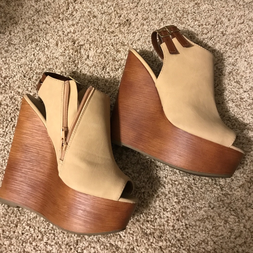 Nude wedges