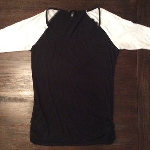 Victoria's Secret s/s black and white tunic top S Victoria's Secret s/s black and white tunic top S