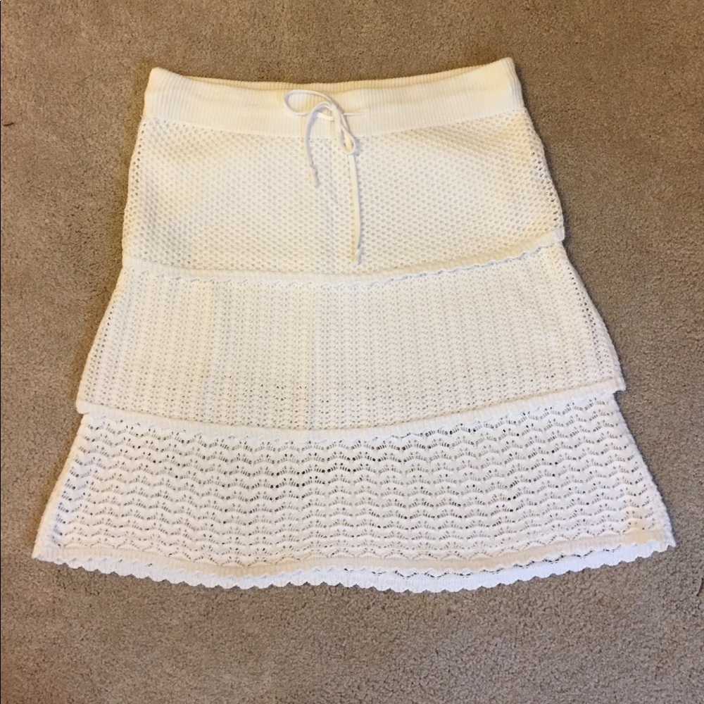 Akini skirt, white, sz small.