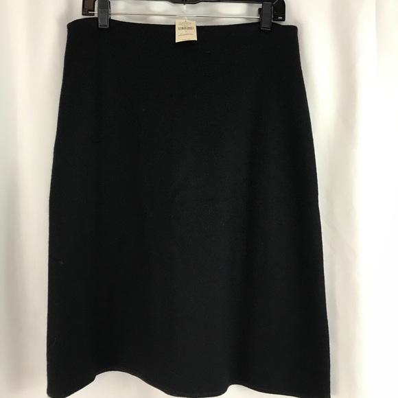 Banana Republic Dresses & Skirts - NWT Banana Republic sz4 black 100% wool skirt...
