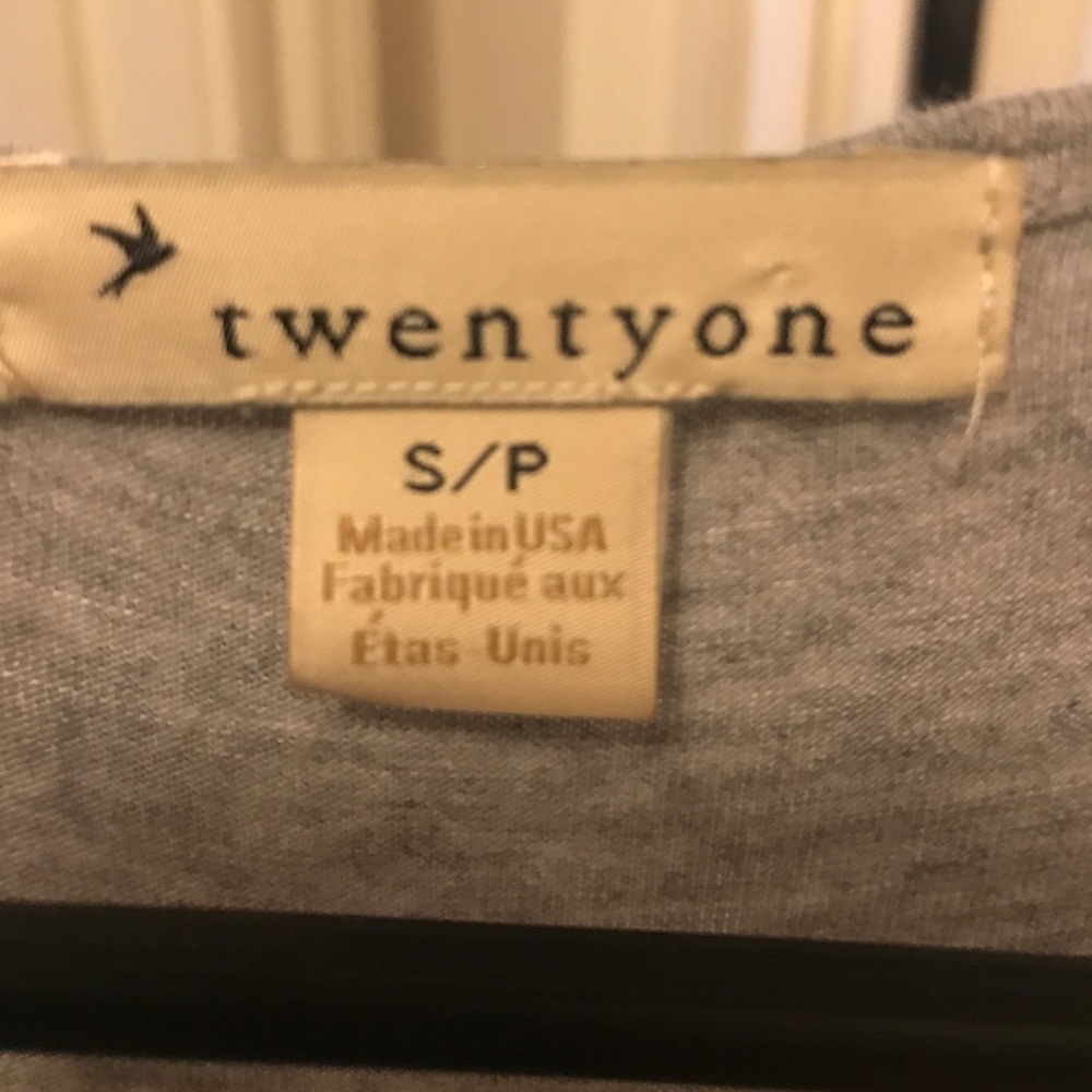 Gray tank with connecting embellishments - Picture 3 of 4