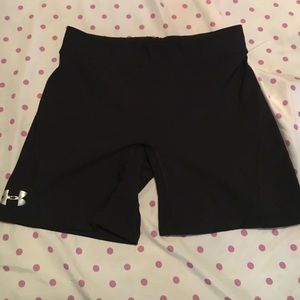 UNDERARMOUR black like new XS compression shorts