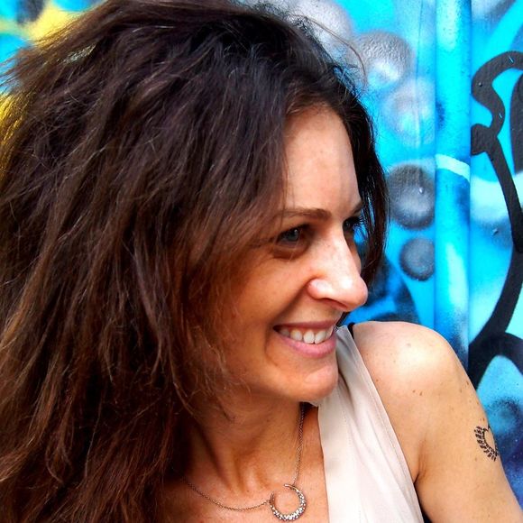 Meet your Posher, Hilary - Picture 1 of 1