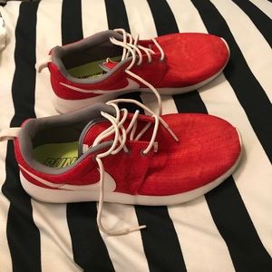 Youth 7 Nike Roshes. Fits about an 8-8 1/2