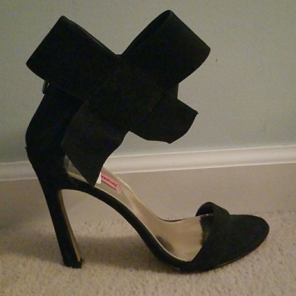 Betsey Johnson Bow Pumps