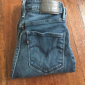 High Rise Levi skinny jeans!