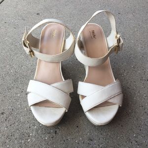 Creme color wedges