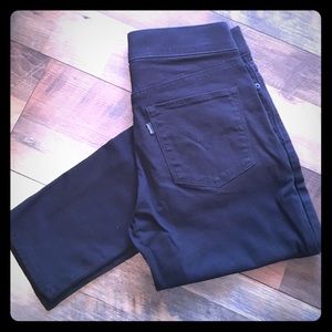 Black Levi’s stretch jeans