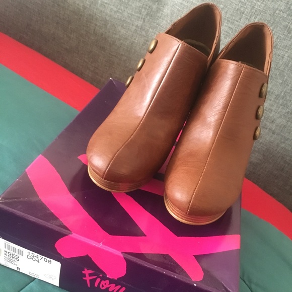 FIONI Clothing Shoes - Brown booties