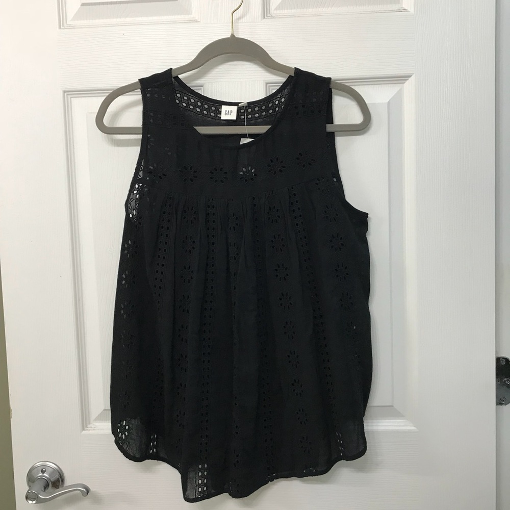 GAP Eyelet Flowy Tops sz Small