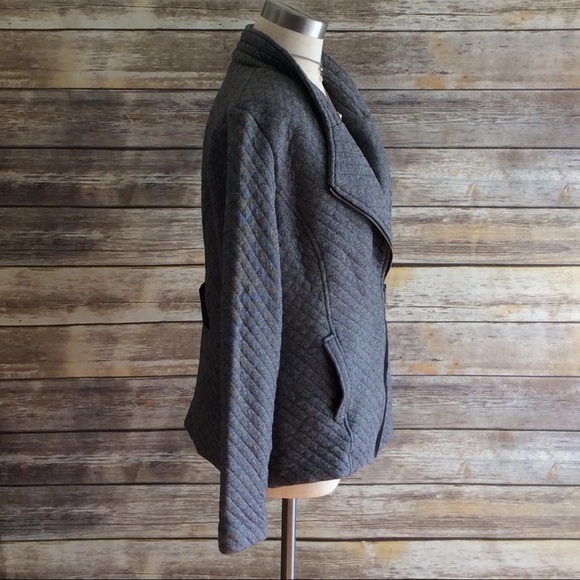 Women’s Cabi Zip Up Size Medium - Picture 2 of 5