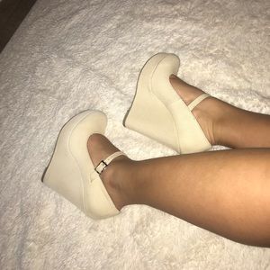 Linen wedges