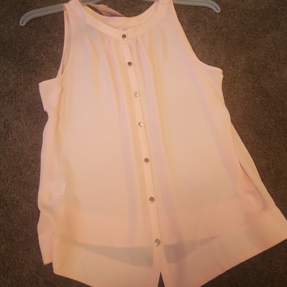 Tank with buttons in back