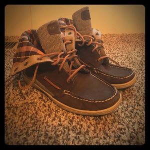 Sperry lace up boot