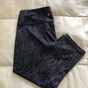 Lululemon Athletica crop pants