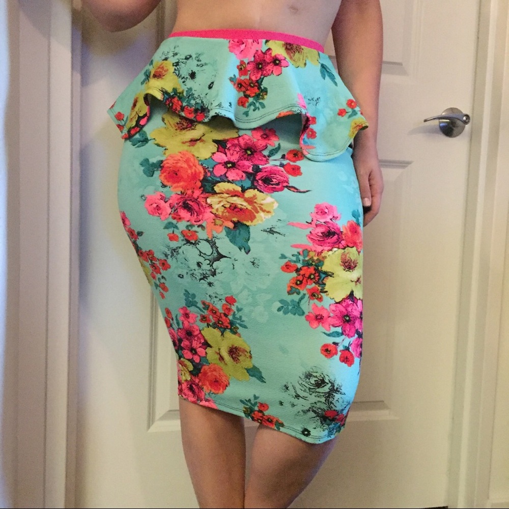 Colorful floral skirt (10-12) medium