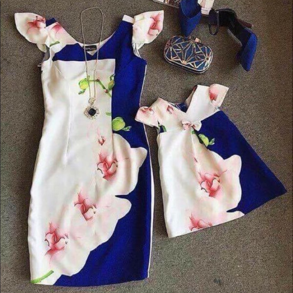 Matching daughter and mother dresses