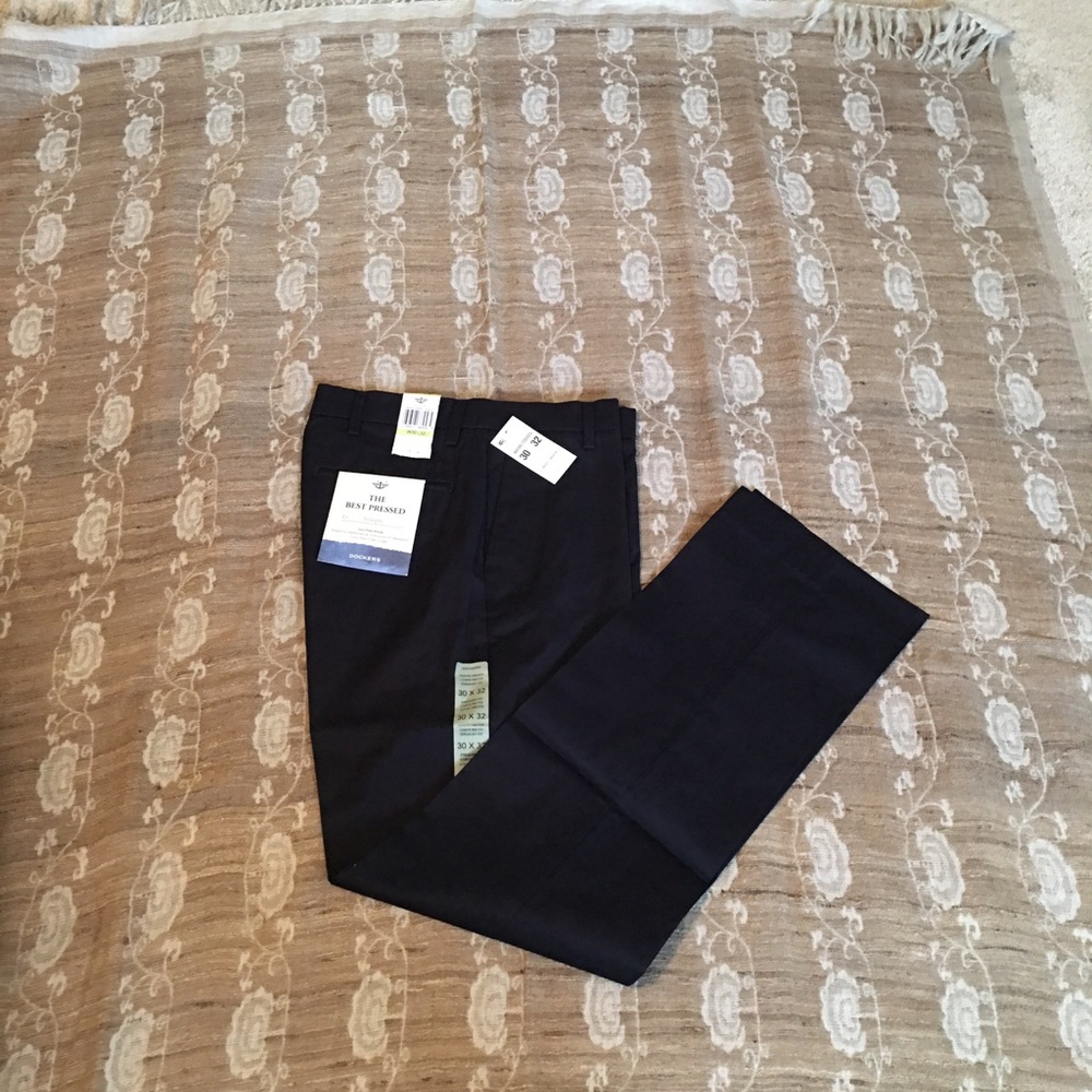 DOCKERS THE BEST PRESSED FLAT FRONT KHAKIS --BLACK