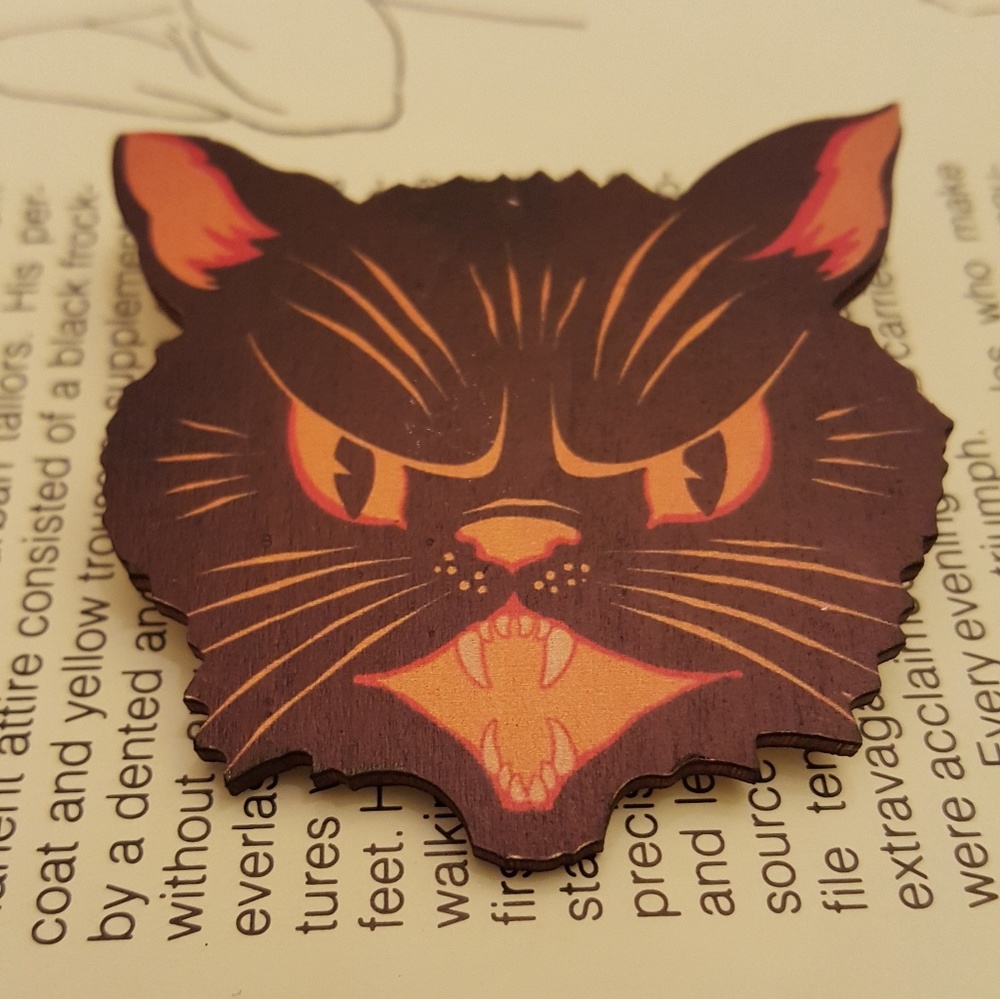 Black Cat Brooch Halloween Scary Handcrafted Wood - Picture 2 of 5