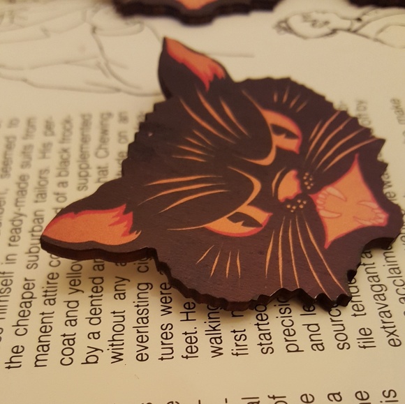 Black Cat Brooch Halloween Scary Handcrafted Wood - Picture 3 of 5
