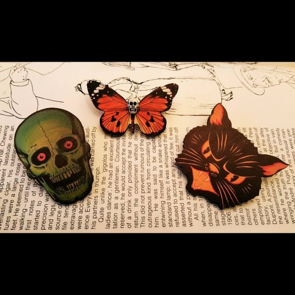 Black Cat Brooch Halloween Scary Handcrafted Wood - Picture 4 of 5