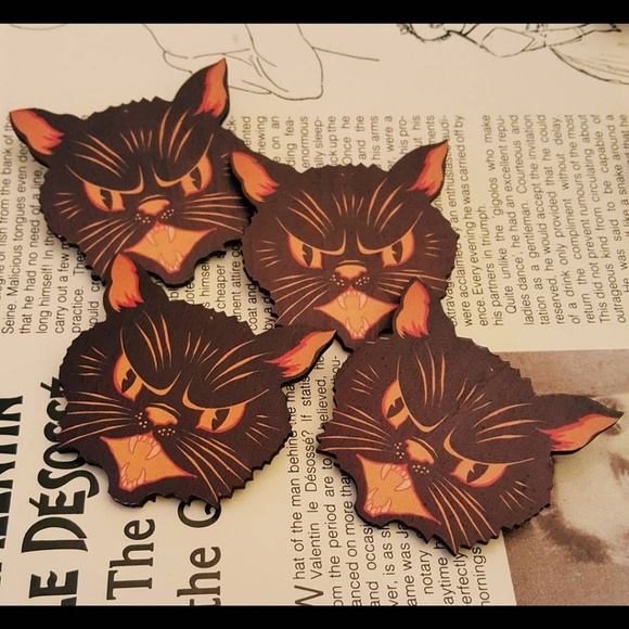 Black Cat Brooch Halloween Scary Handcrafted Wood - Picture 5 of 5