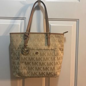 Micheal Kors Purse