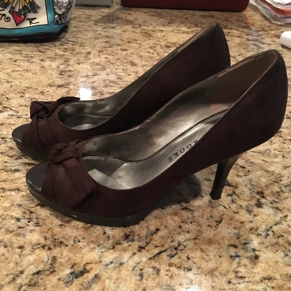Cute Audrey Brooke Suede Bowtie Heels - Picture 3 of 8
