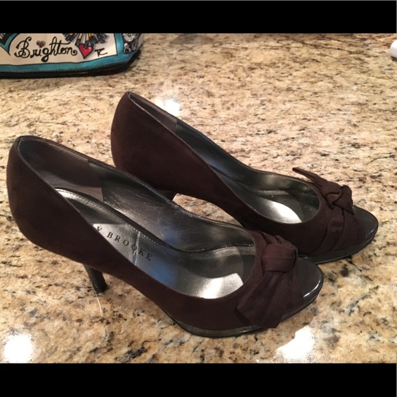 Cute Audrey Brooke Suede Bowtie Heels - Picture 6 of 8