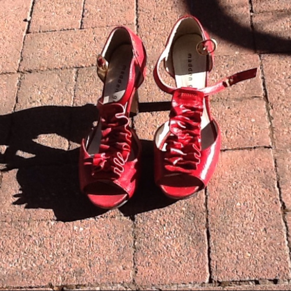 Red pumps