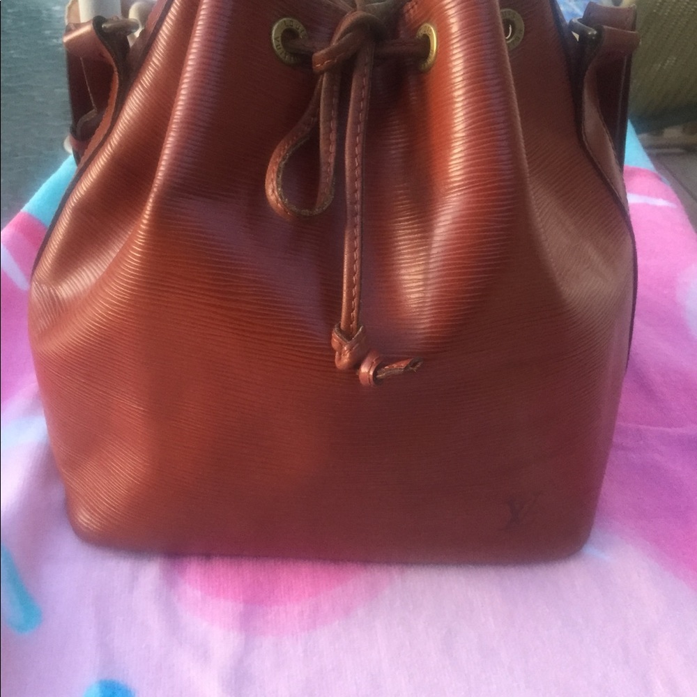 Louis Vuitton petit now Epi leather Kenyan brown