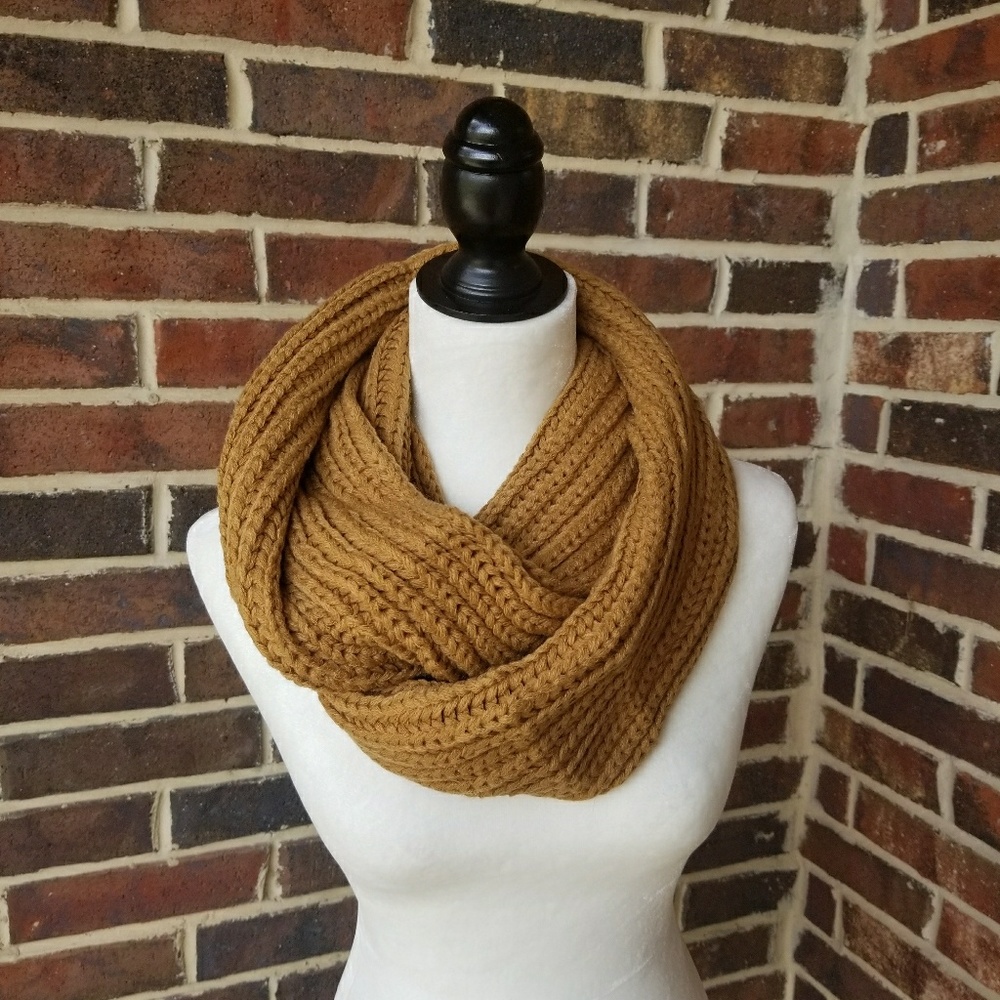 LAST ONE! Chunky Knit Infinity Scarf in Camel - Picture 2 of 4