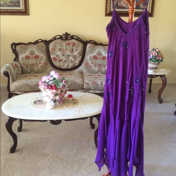 Formal dress. - Picture 3 of 6