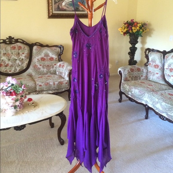 Formal dress. - Picture 4 of 6