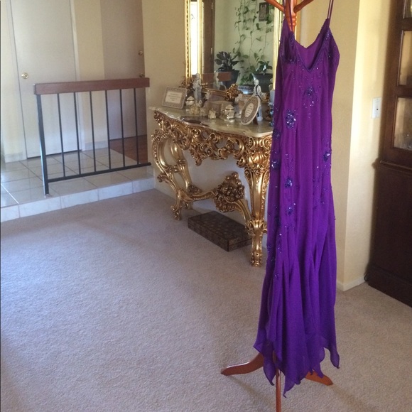 Formal dress. - Picture 5 of 6