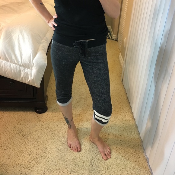 Like new Nike Dri-Fit by Hurley Capri pants - Picture 2 of 8